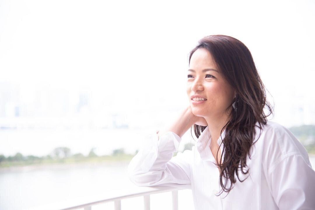 40代に似合うロングヘアスタイル レイヤーロングで気品あるヘアスタイルに