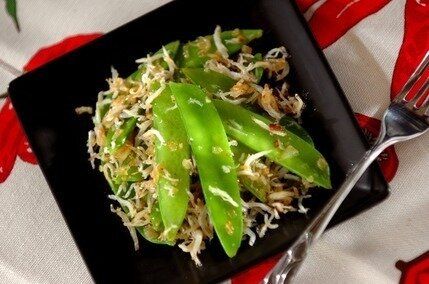 キヌサヤとシラスのペペロンチーノ