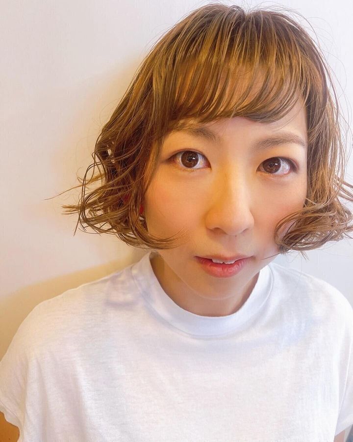 40代女性に似合うふんわりショートヘアスタイル!ほどよいウェーブが丁度いいショートボブ