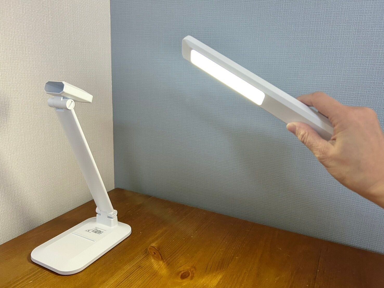 これで550円ってウソでしょ!?ダイソーのデスクライトはただのデスクライトじゃなかった…！