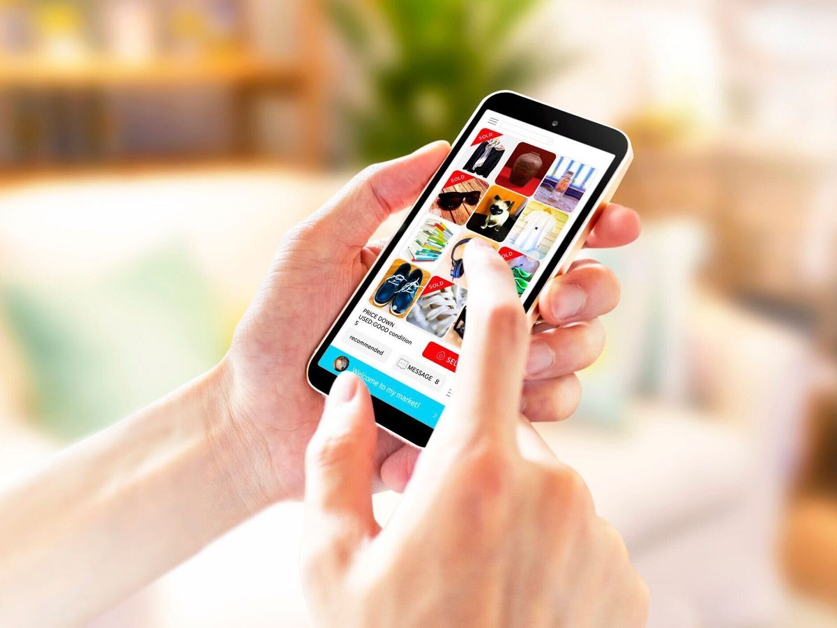 屋内でフリーマーケットアプリを使用しての画像 5238