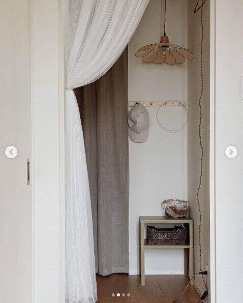 目からウロコ！扉を外して空間を広く見せる