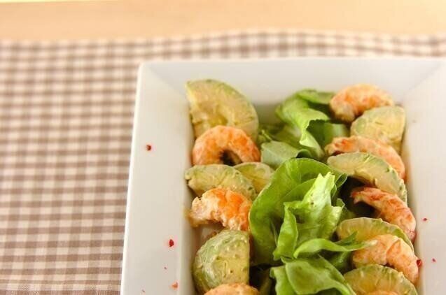 エビとアボカドのサラダ