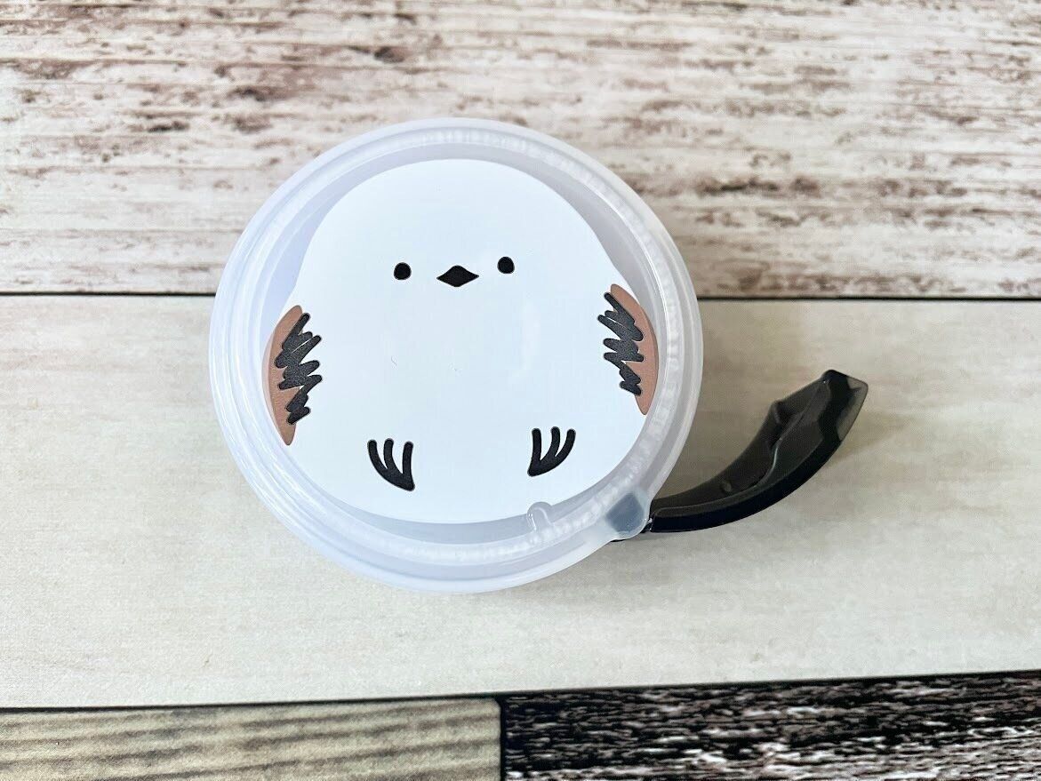 カッターがお尻の羽に見える