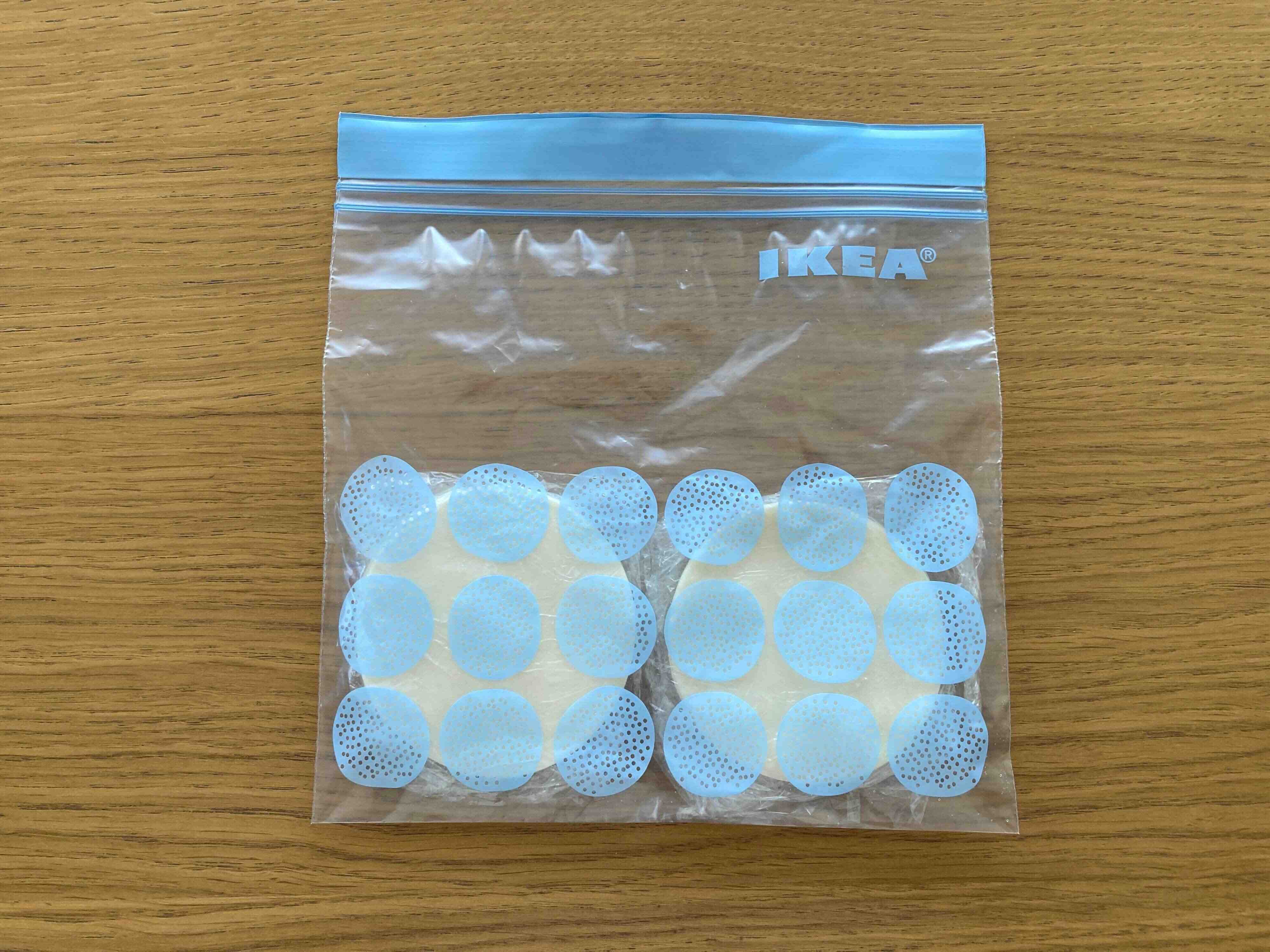 保存袋に入れた入れた餃子の皮