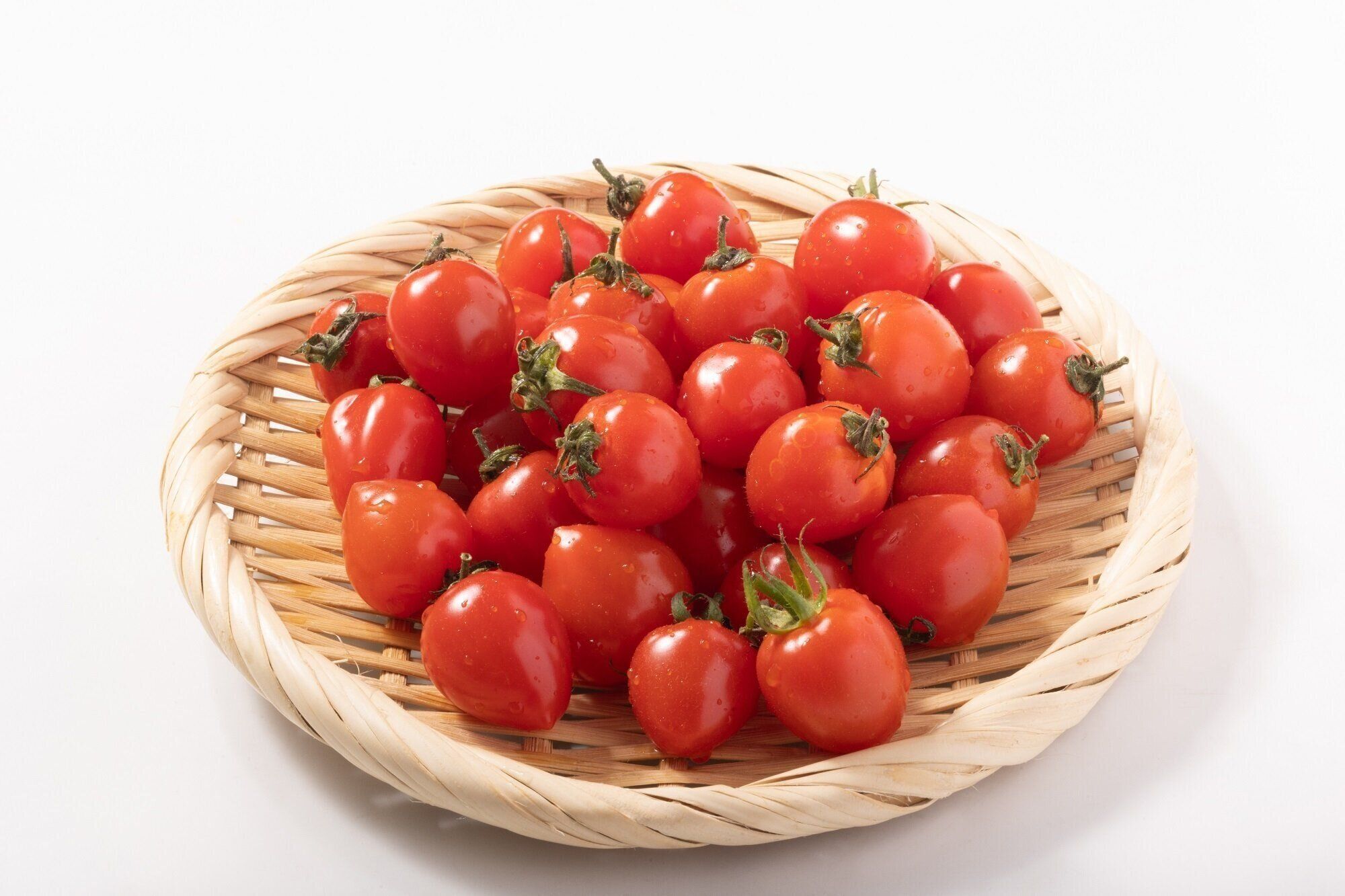 トマトを食べすぎるとどうなる？栄養と効能、加工品についても詳しく解説