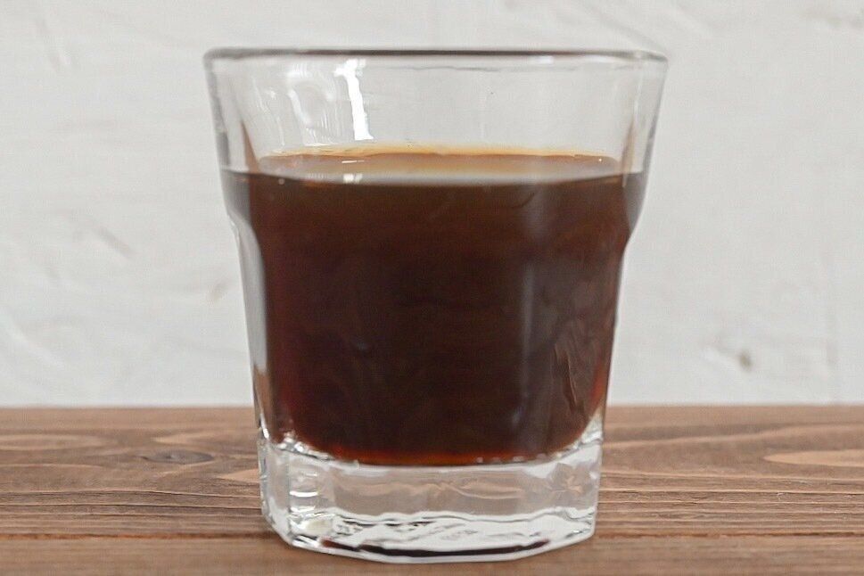 ガラス容器に入った「ロイヤルミルクティーベース」