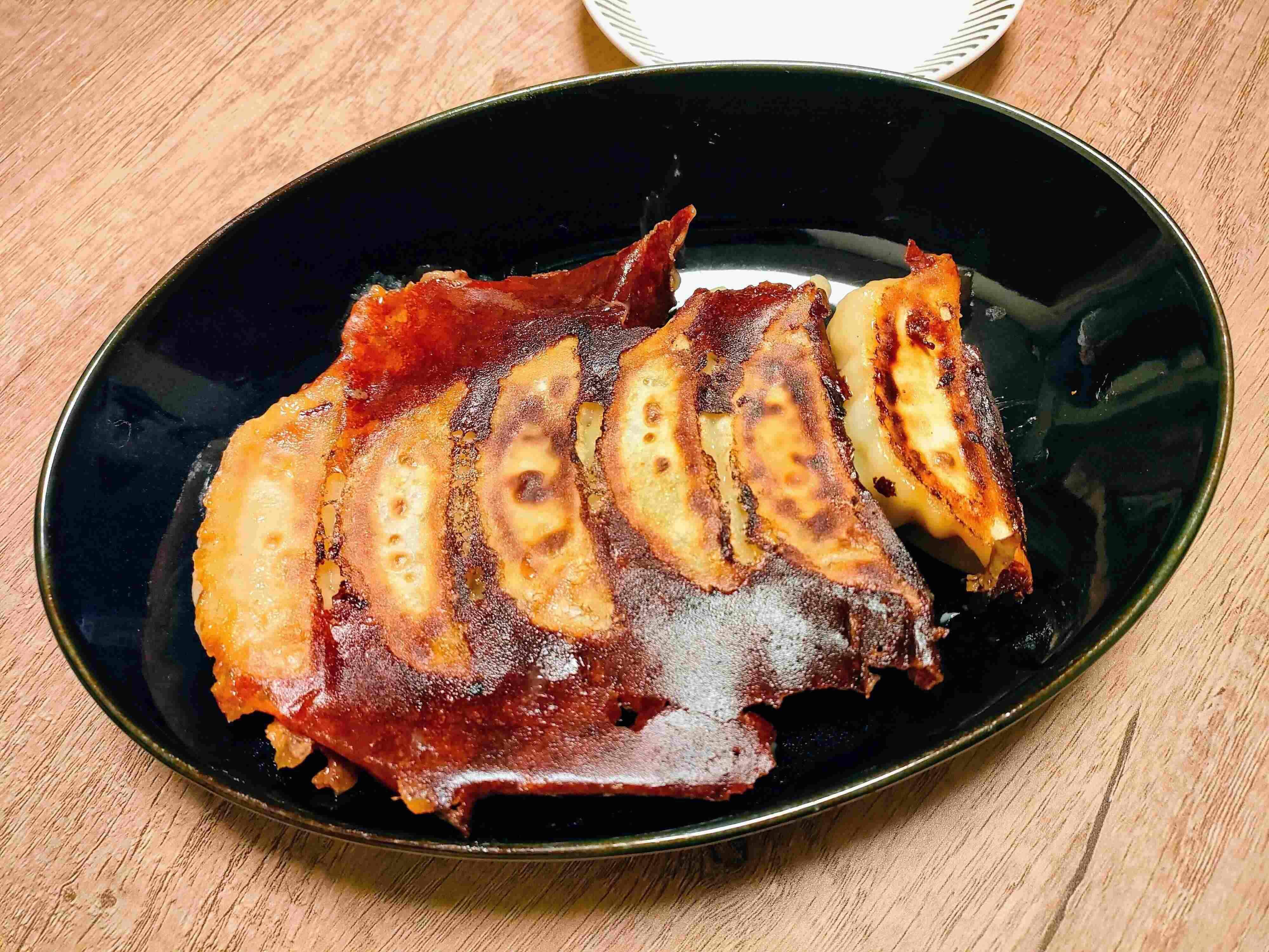 アレンジレシピのチーズ羽根つき餃子