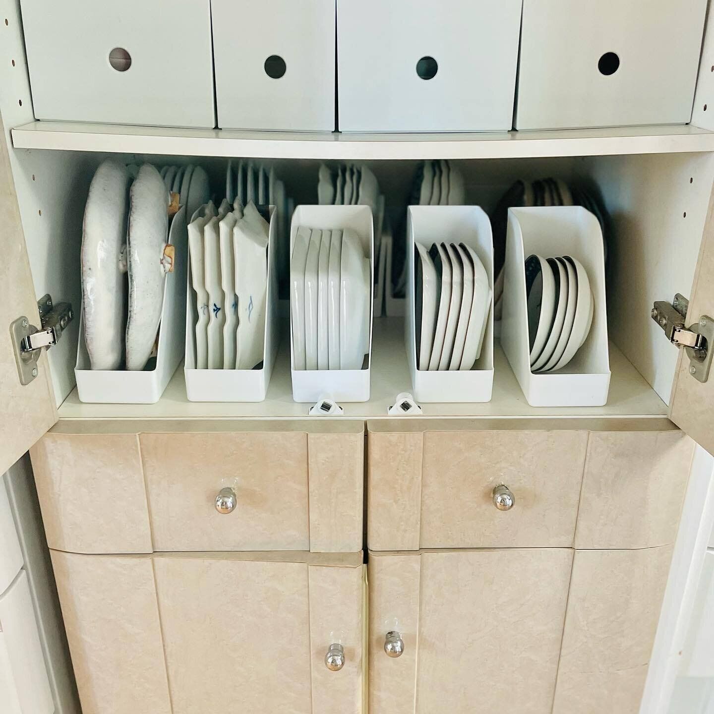 【ダイソー】食器をすっきり立てて収納するのに便利