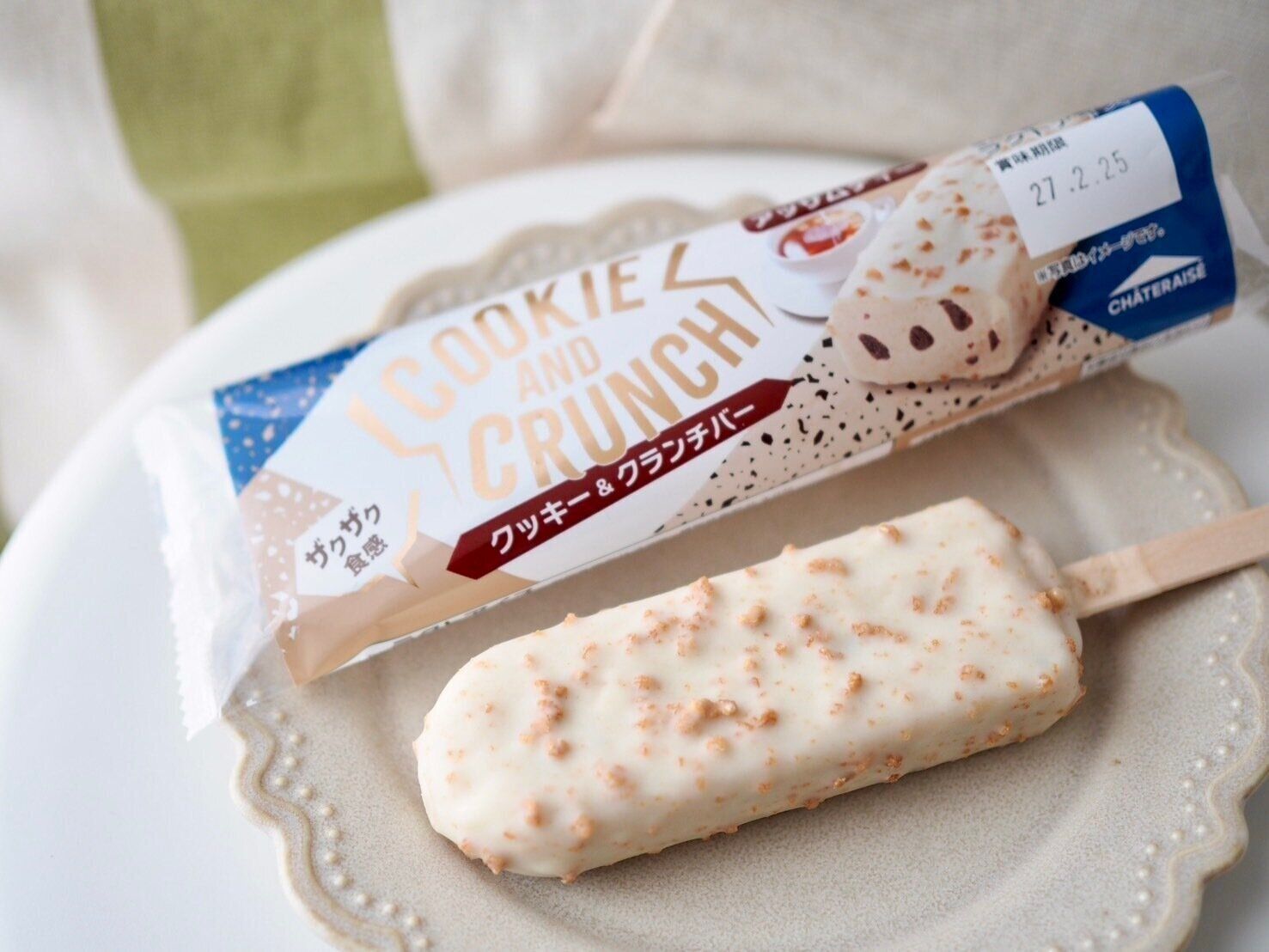 シャトレーゼ「クッキー＆クランチバー アッサムティー」商品写真