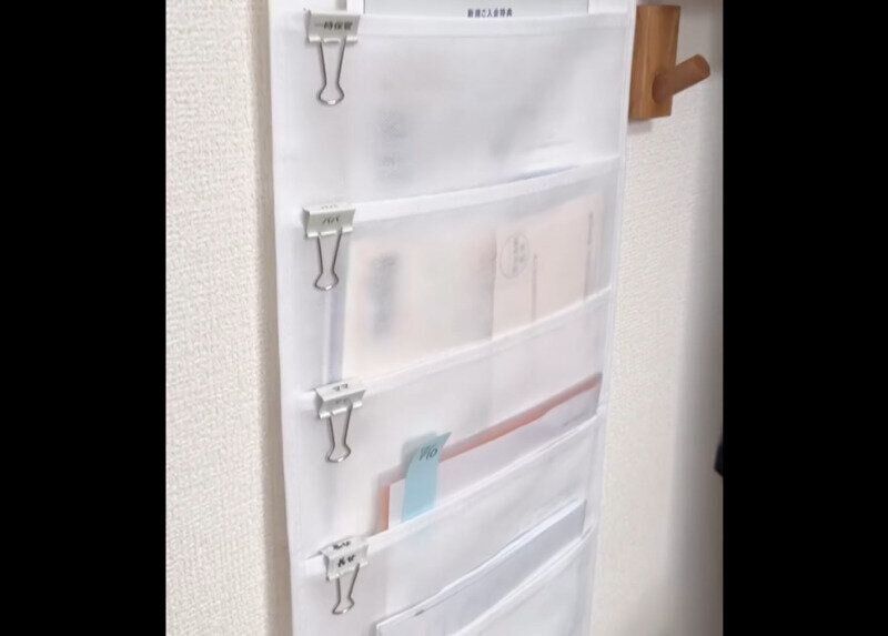 【ダイソー】忙しいママ必見！吊り下げシャツ収納