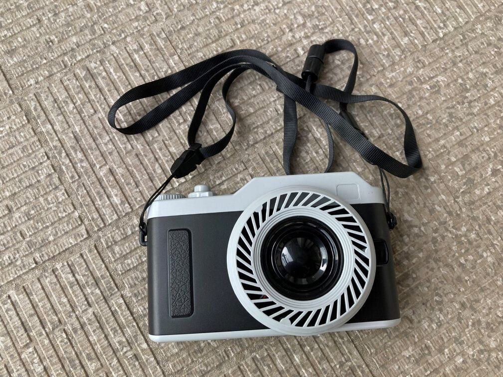 おすすめ3：昭和レトロが魅力の「ミニ扇風機カメラ」