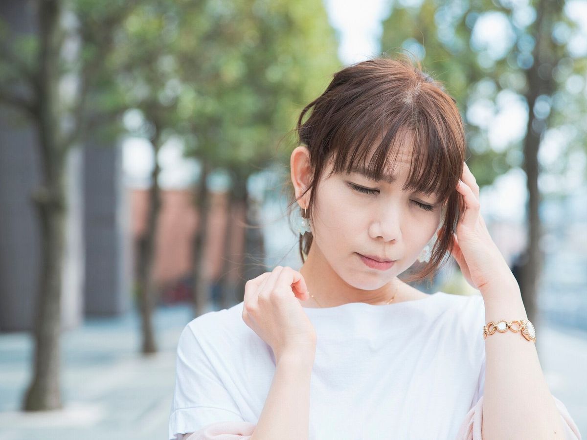 悲しい表情をしたショックを受けた女性