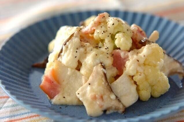 エリンギ入りキノコとカリフラワーのチーズサラダ