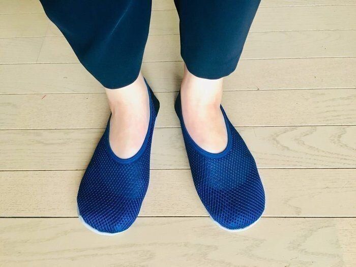 滑りにくい素材なので、室内はもちろん、ベランダでの使用にも◎。商品名「おうちスリッポン」ですが、おうち以外でも用途はたくさんあります。