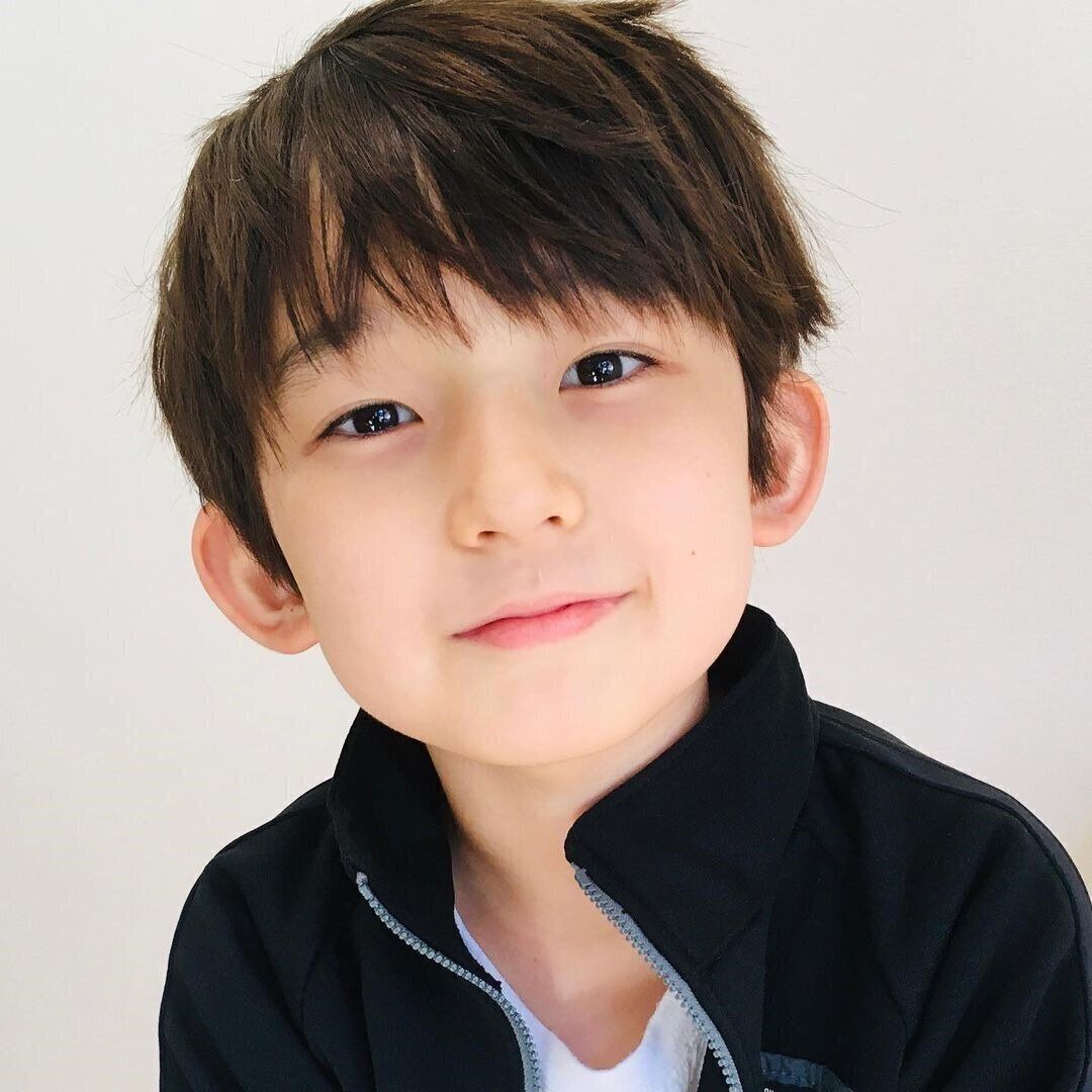 おしゃれ小学生男子の髪型・ヘアカタログ！キュートな印象のナチュラルストレート！
