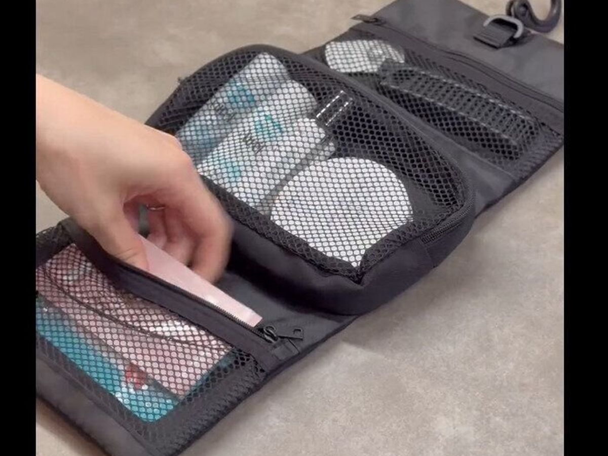 【無印良品】持って損なし!吊るして使える着脱ポーチ付ケース