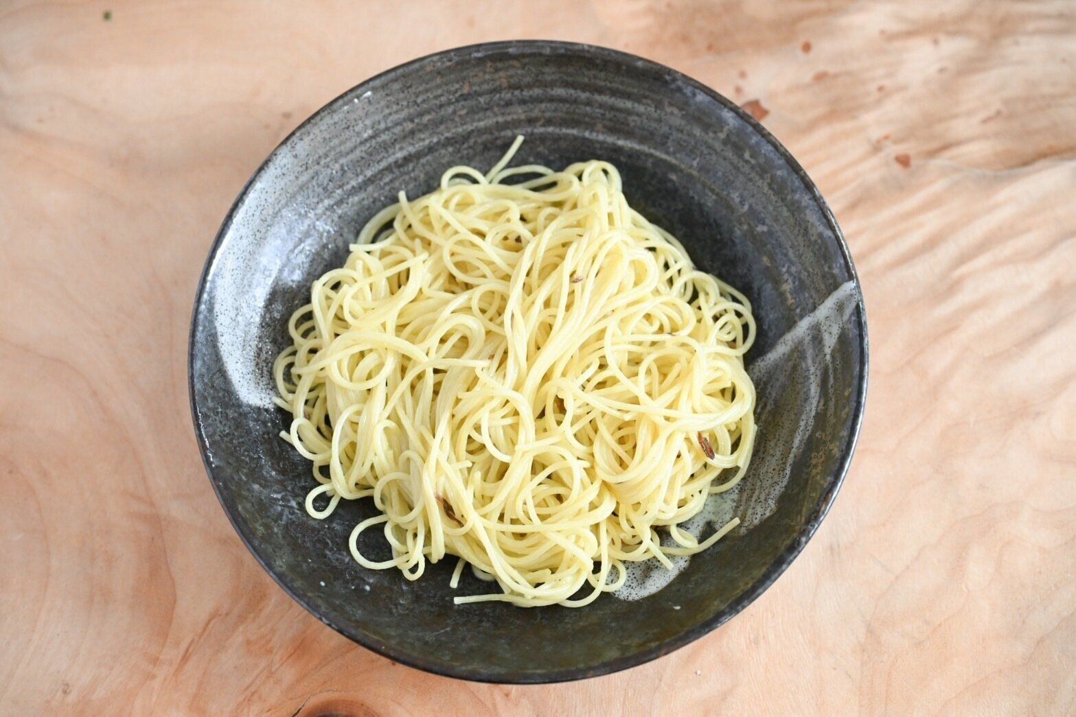 ソースを絡めたパスタ
