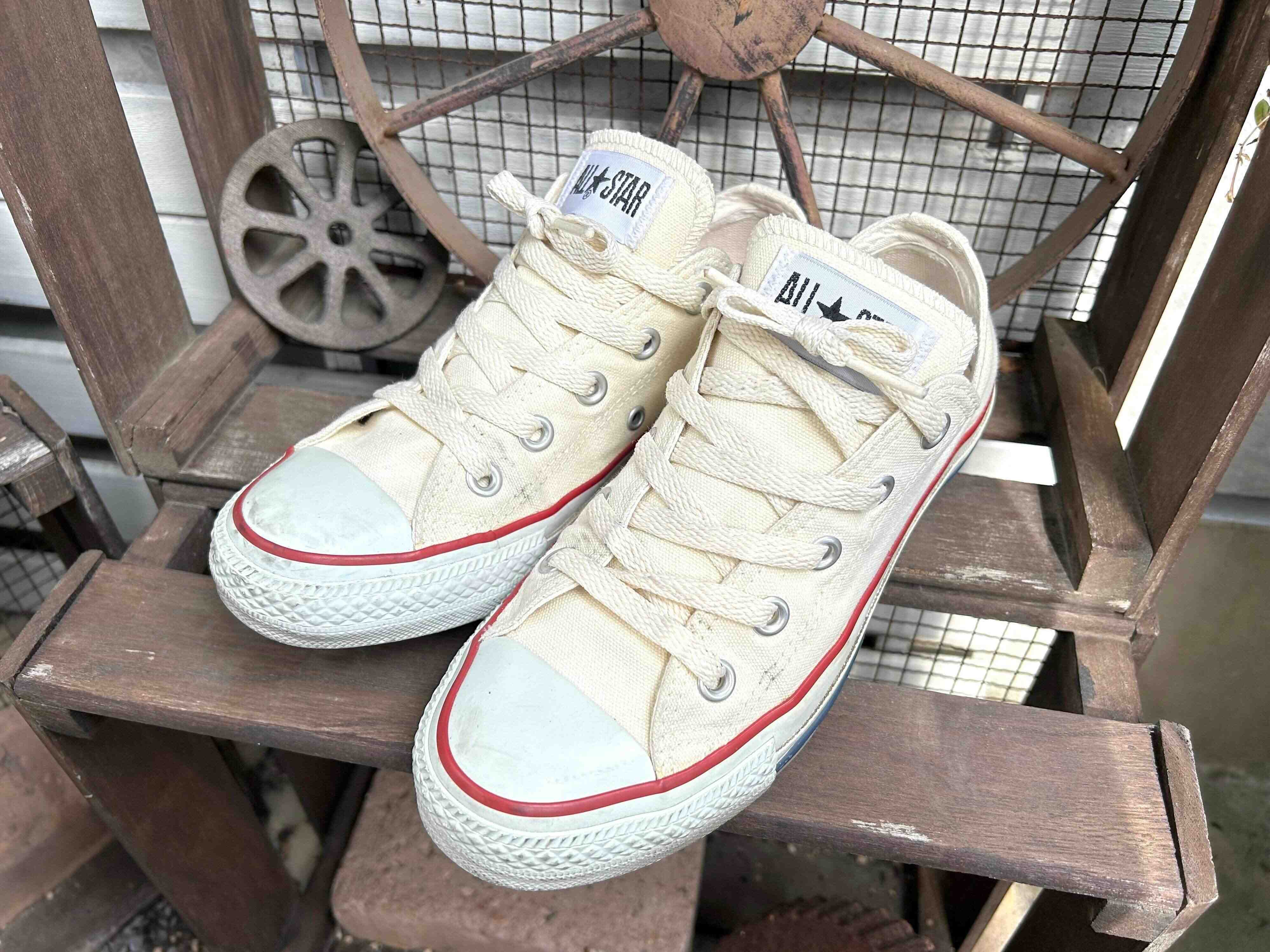 セリア　スニーカー　伸びる靴ひも