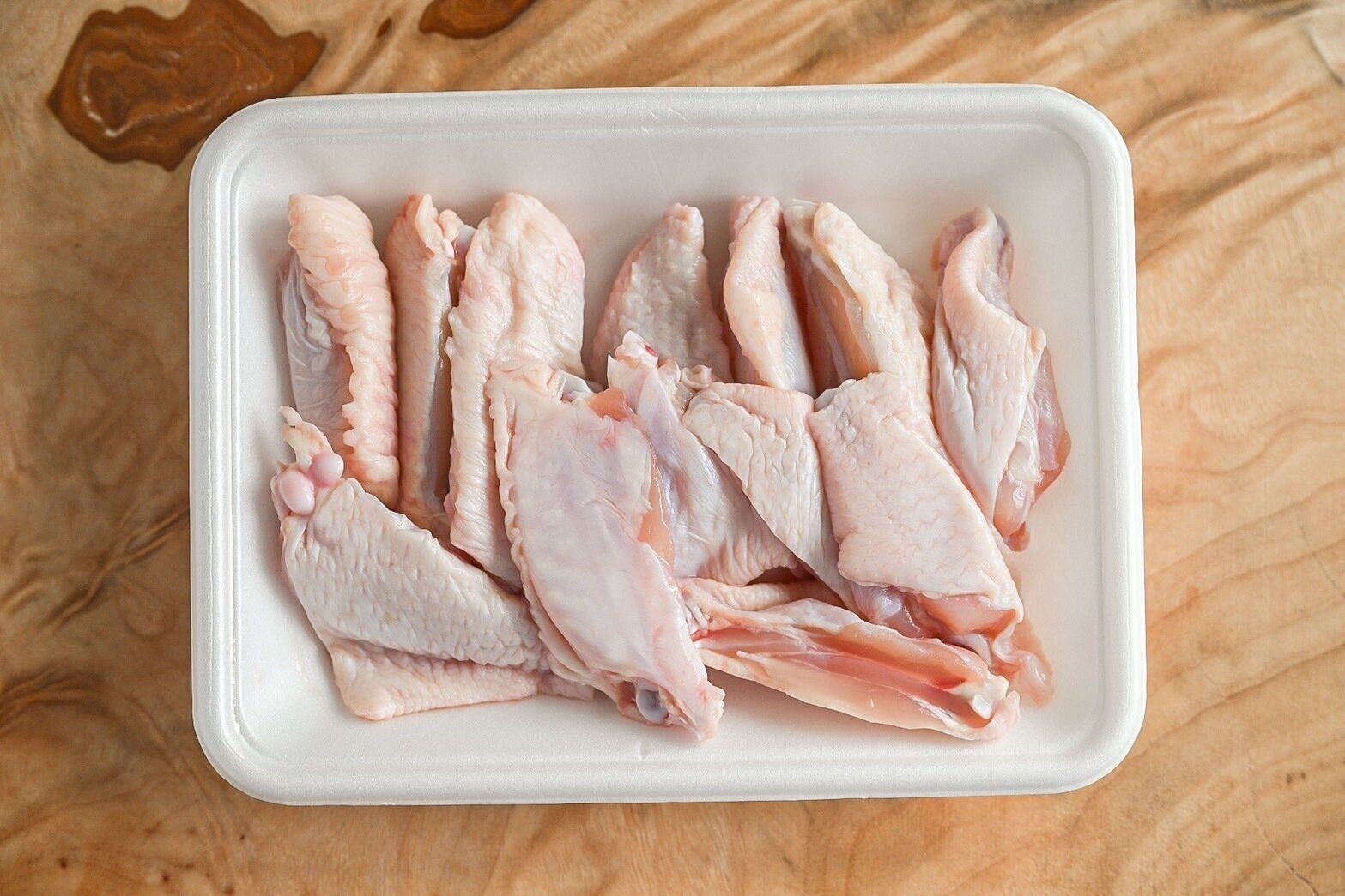 トレーにのった手羽中