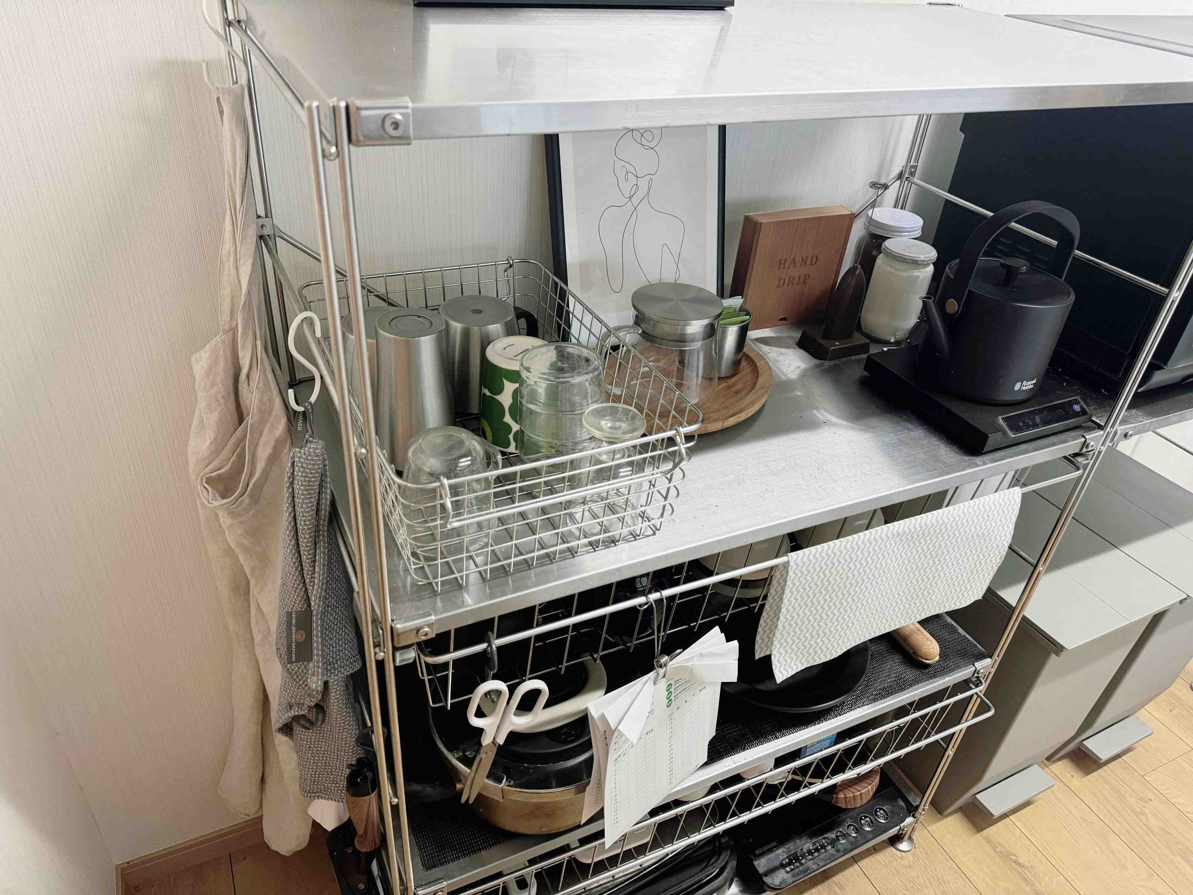 2．細いバーにはひっかけ収納ができる