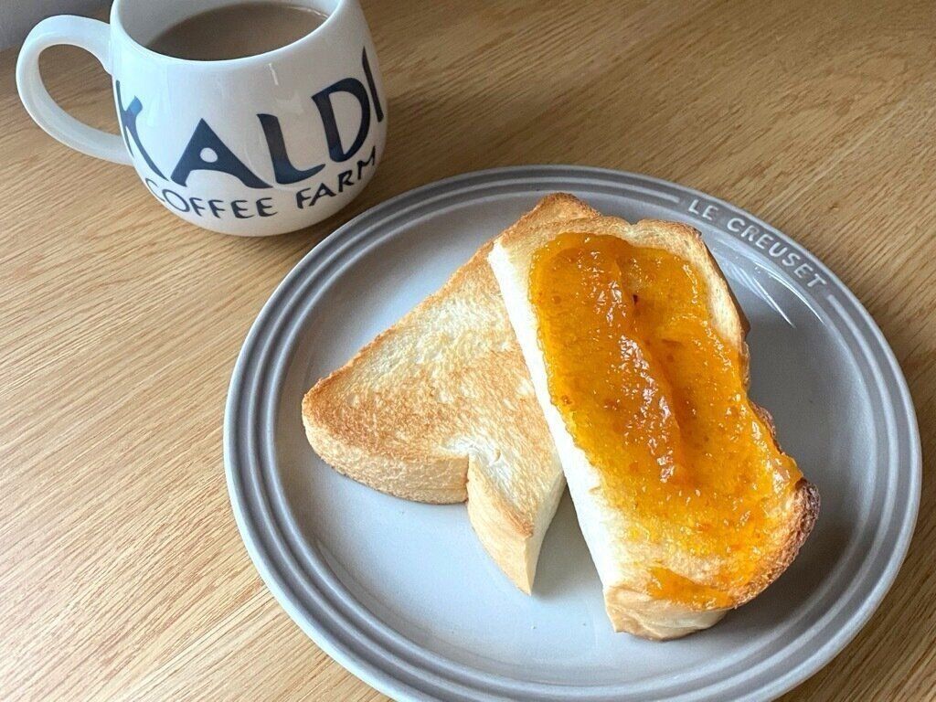 柿ジャムを塗ったトースト