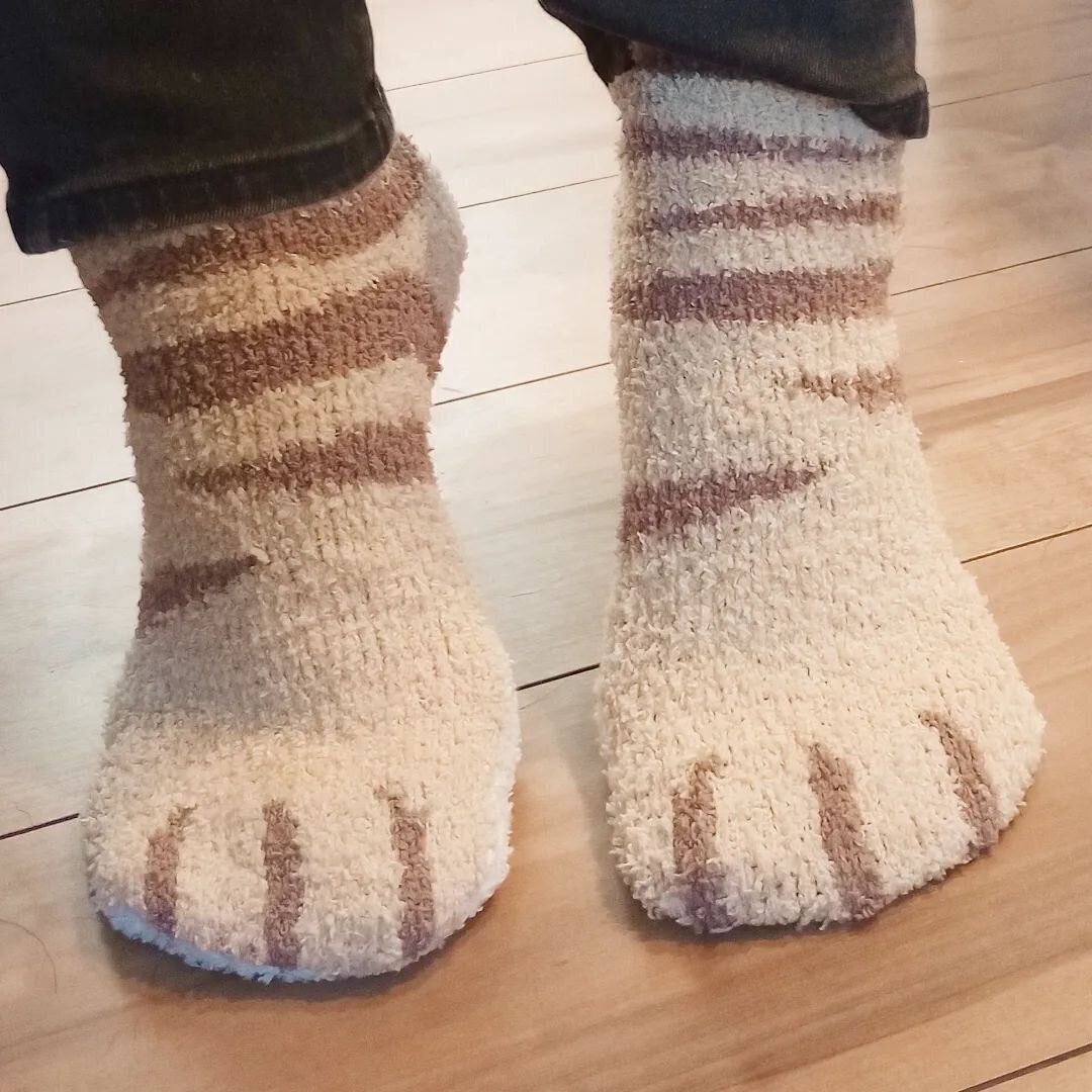 【ダイソー】猫足モチーフのふわふわソックスは履くだけでテンション上がる！