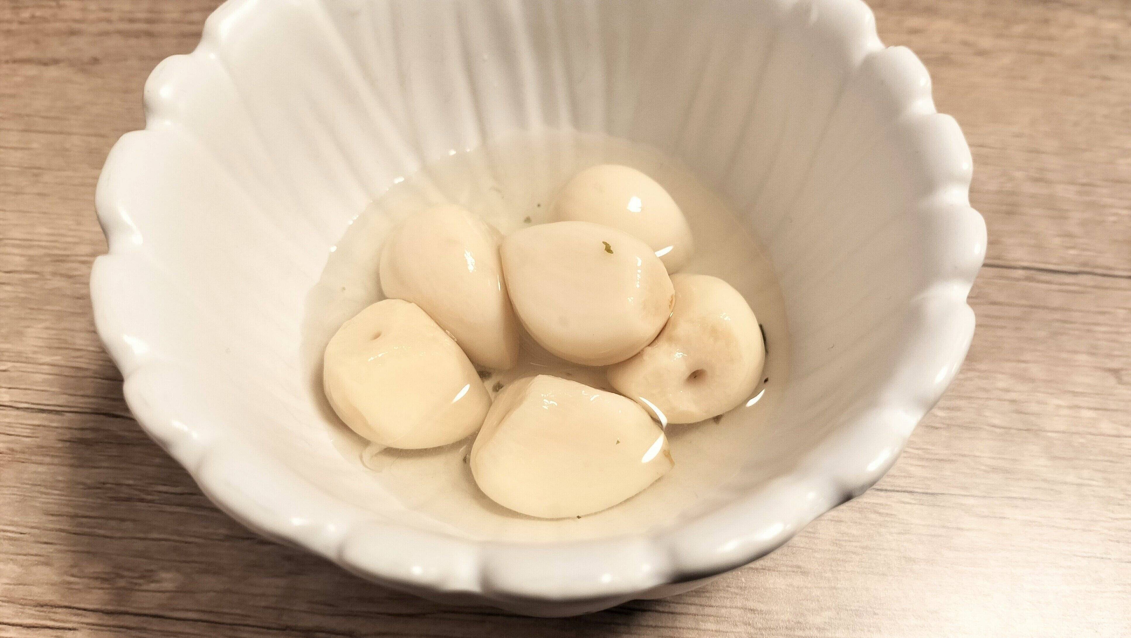 ガーリックピクルスを取り出した様子