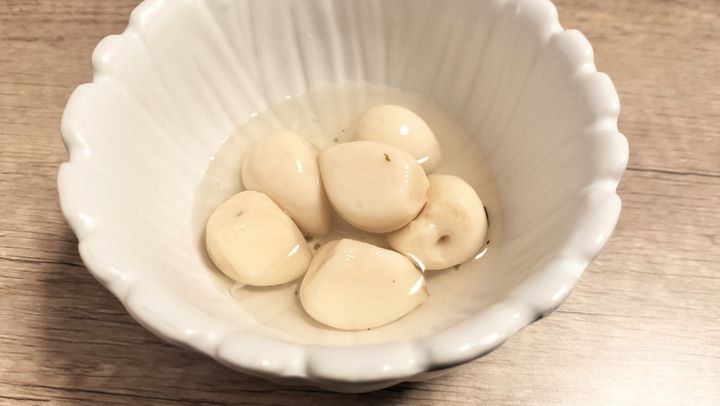 ガーリックピクルスを取り出した様子