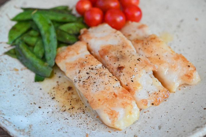 【業務スーパー】どんな料理にも合わせやすい「白身魚のフィレ」がコスパ最高!&主菜レシピ2選 | サンキュ!