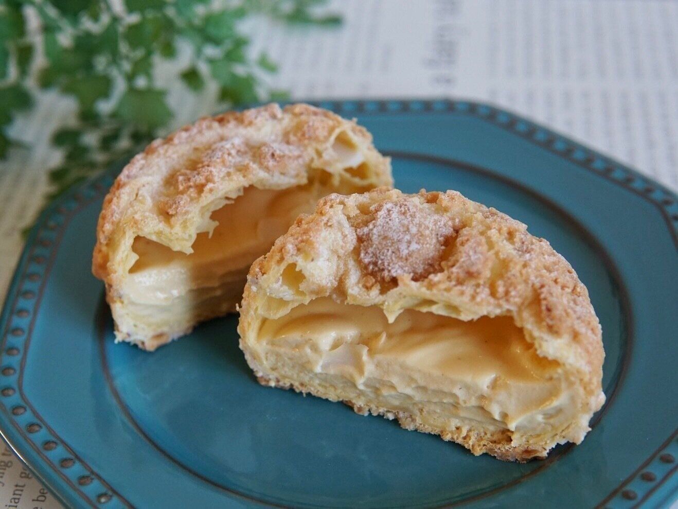 3種のナッツ香るクッキーシュー(アーモンドカスタード)