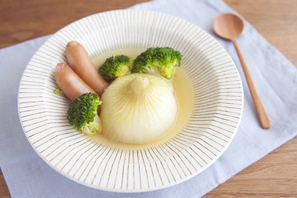 丸ごと新玉ねぎとブロッコリーの和風ポトフ