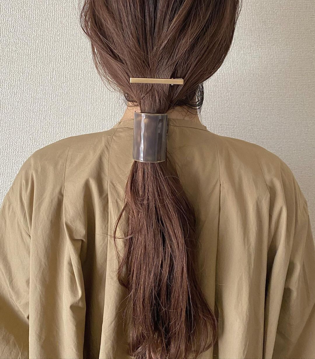 40代女性に似合う不器用でも簡単にできるヘアアレンジ！ヘアアクセでルーズなポニーテールも