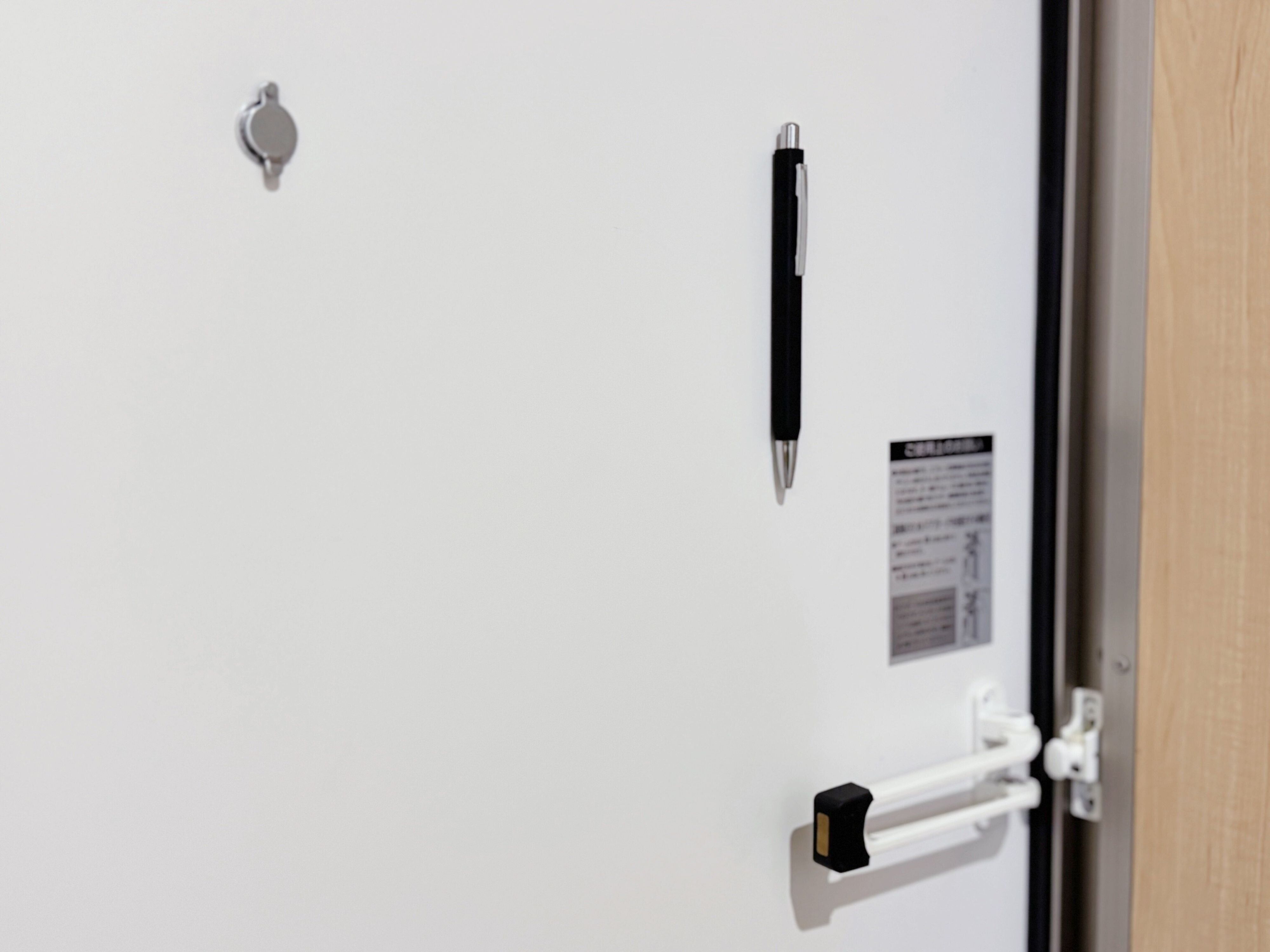 2．マグネット付きボールペン