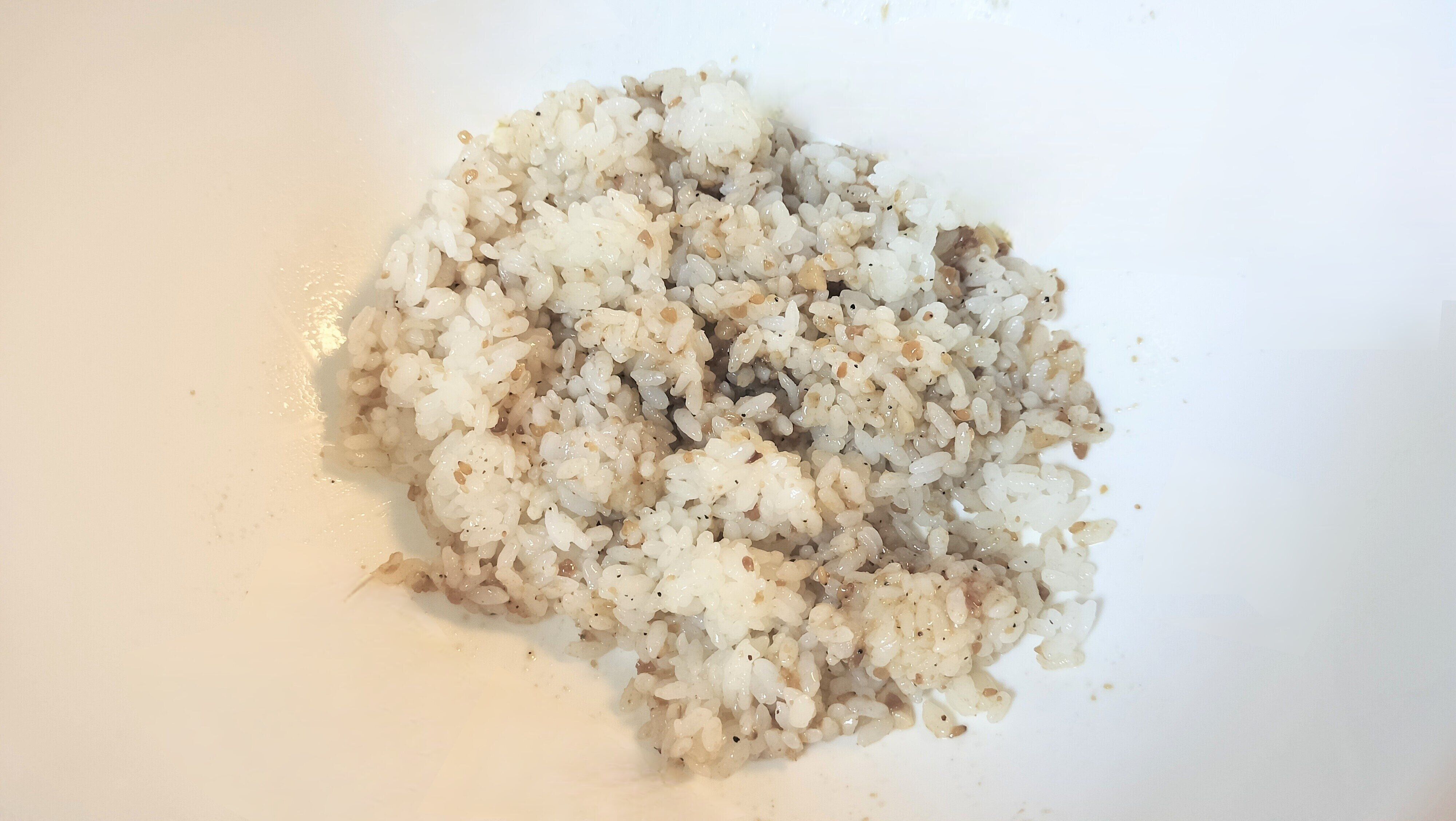 ごはんに素を入れて混ぜる