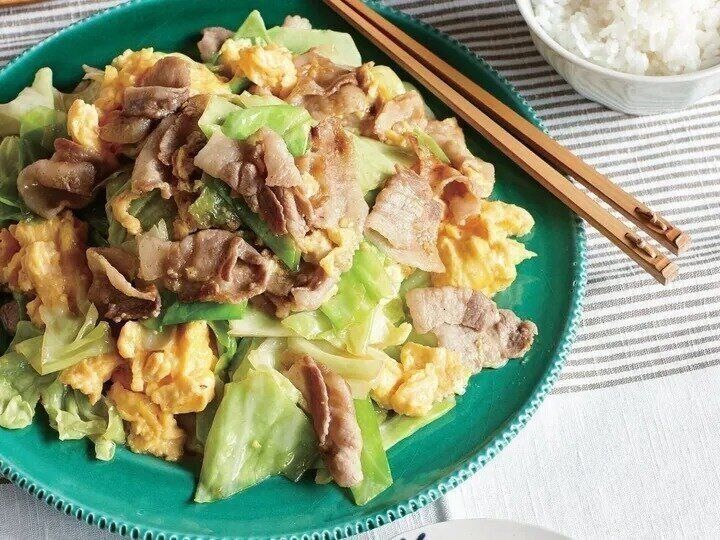 豚バラとキャベツのマヨたま炒め