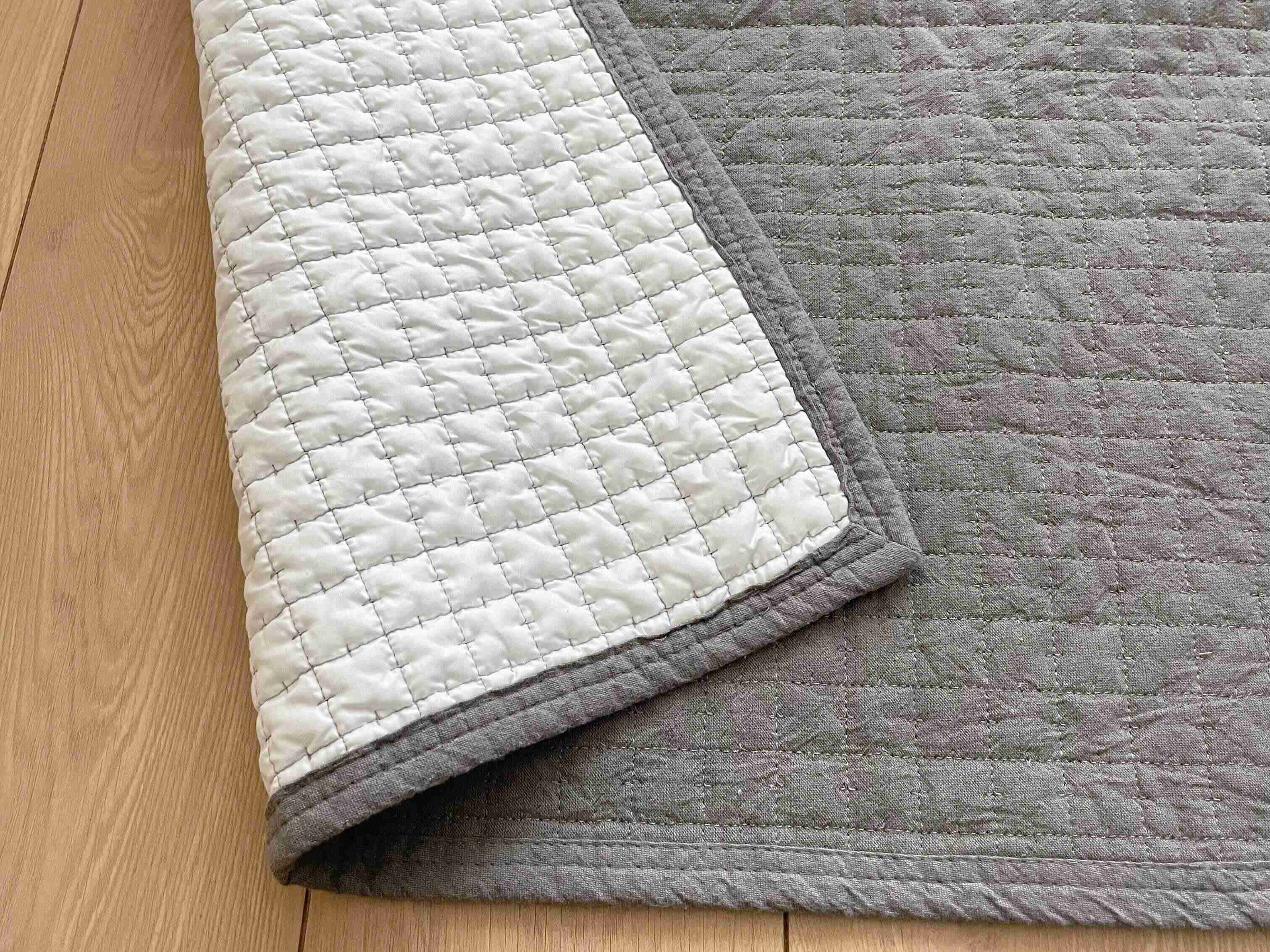 ラグとこたつ布団は薄手タイプを選ぶ