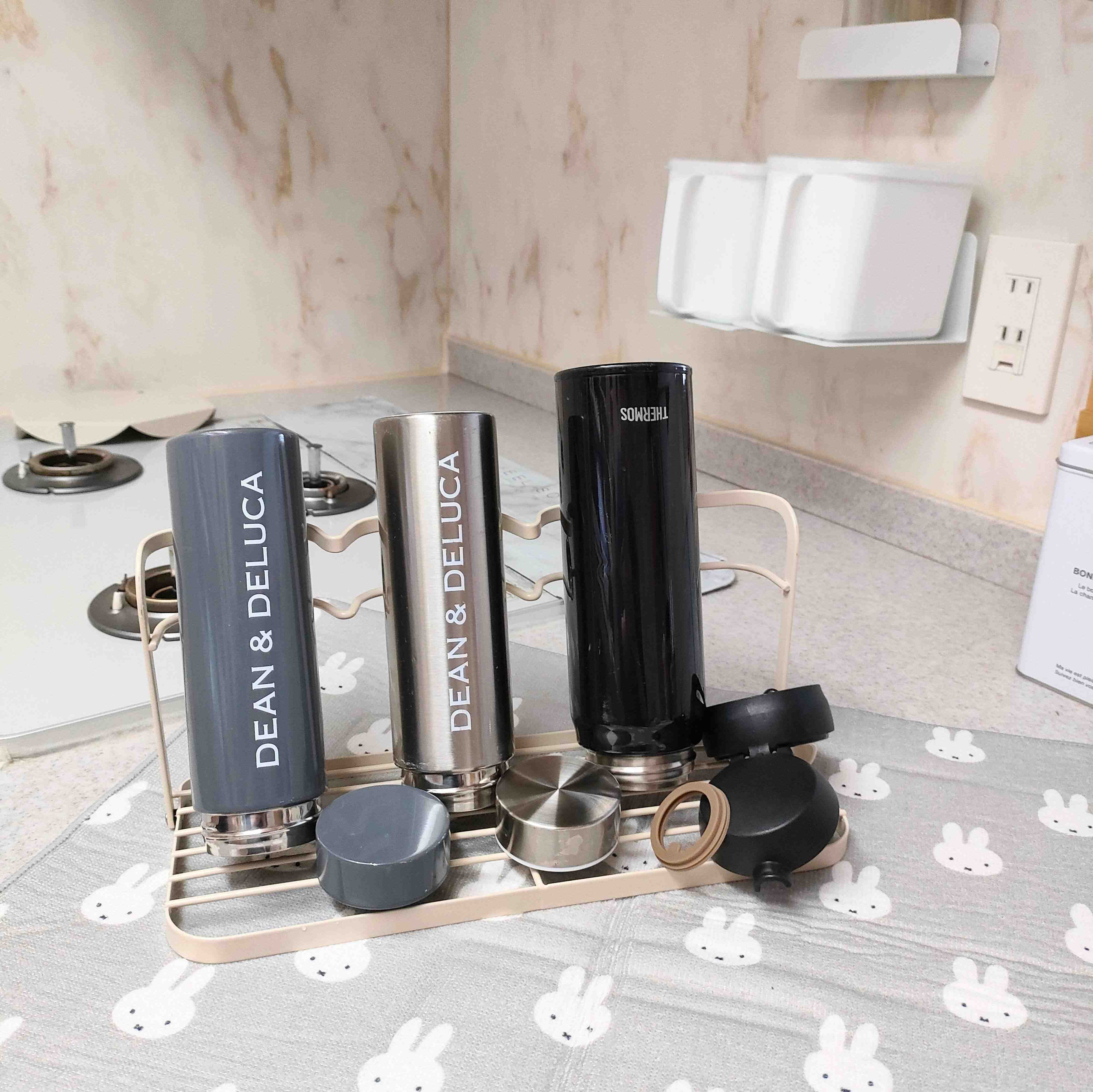 300円ショップ3COINS 折りたたみボトルスタンド