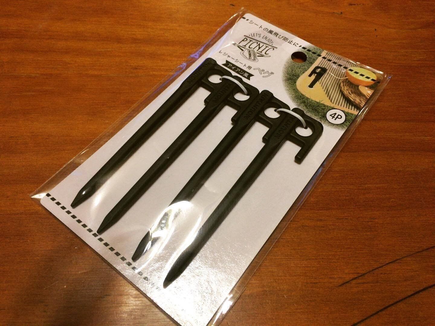 【セリア】レジャーシートとセット買いがおすすめ！「ペグ」