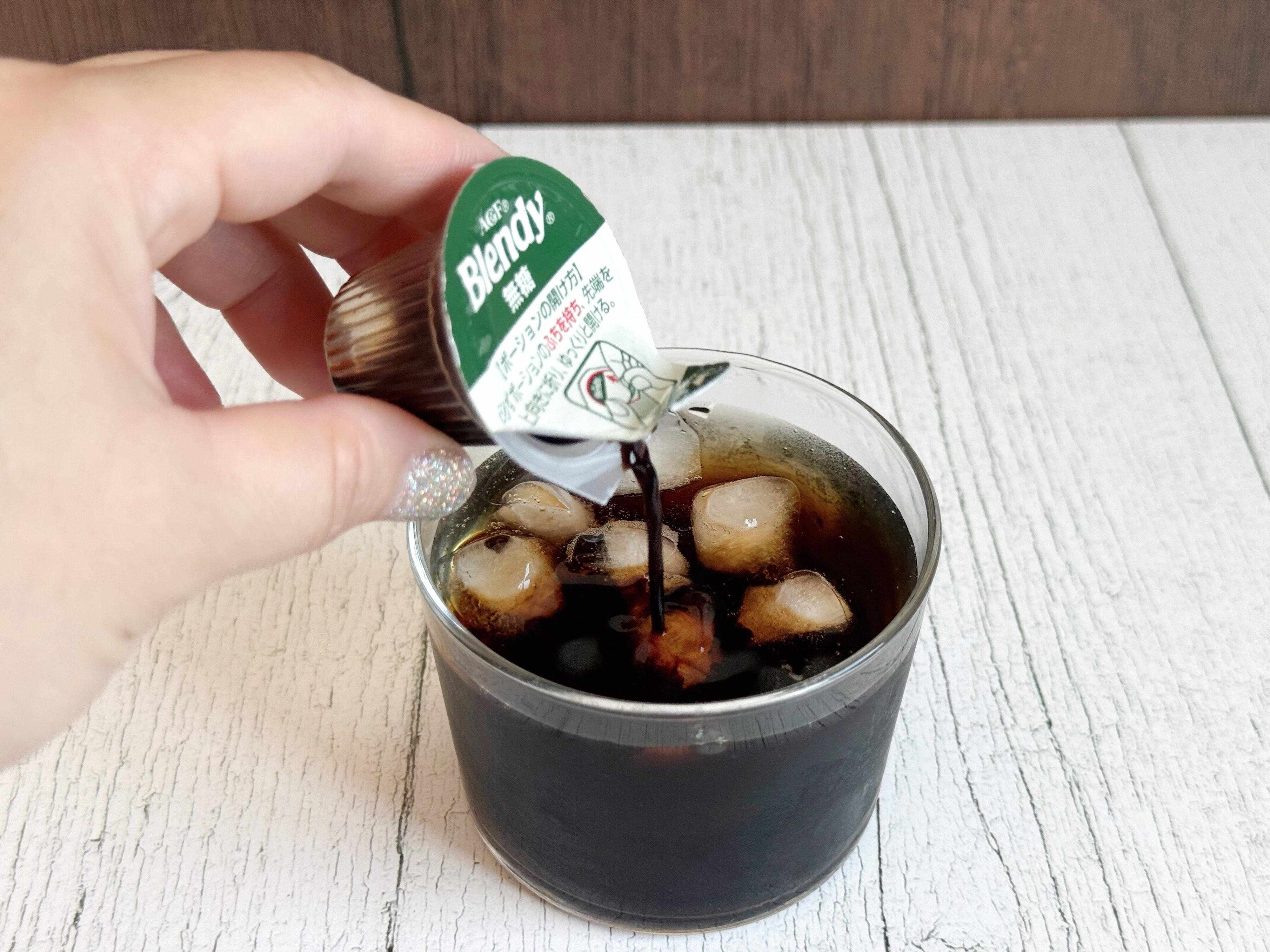 水やミルクを注げば約10秒でコーヒーをつくれる！