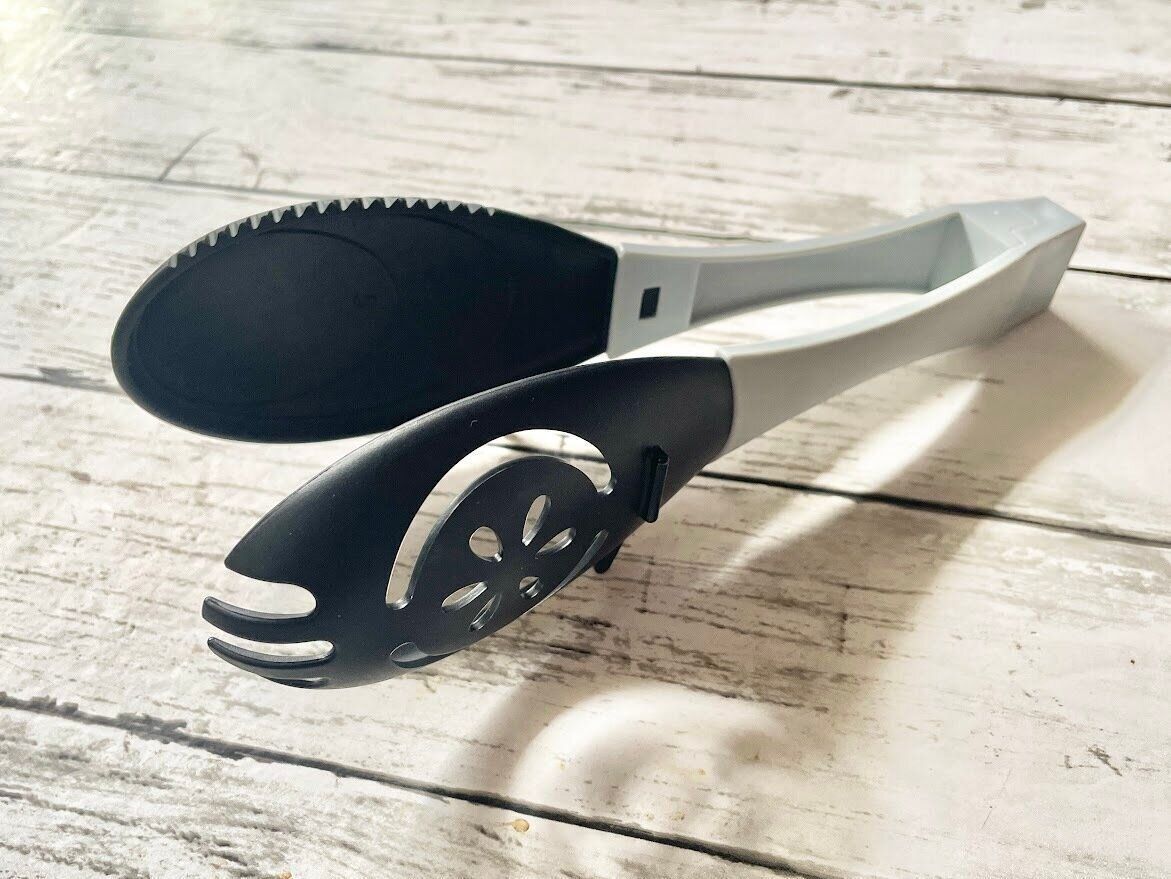 2.これが110円はヤバイ「多機能トング」