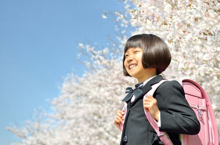 新一年生の女の子(桜)
