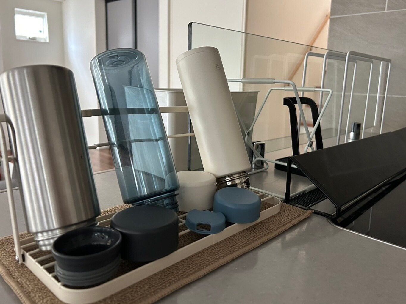 【3COINS】「考えた人天才！」困っていた置き場所が決まってキッチンがすっきり！超便利整理グッズ