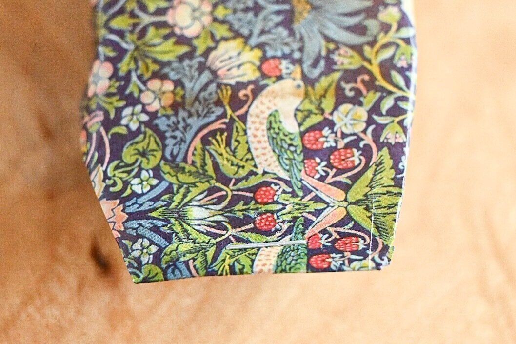 ホッチキスで留めたワックスペーパー