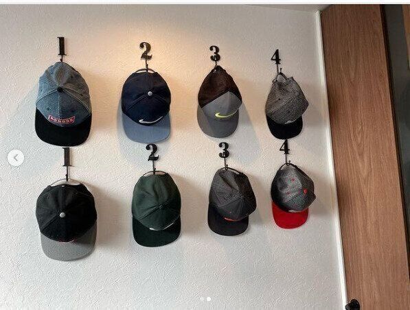 おしゃれな壁掛けフックで男前な帽子収納スペースに