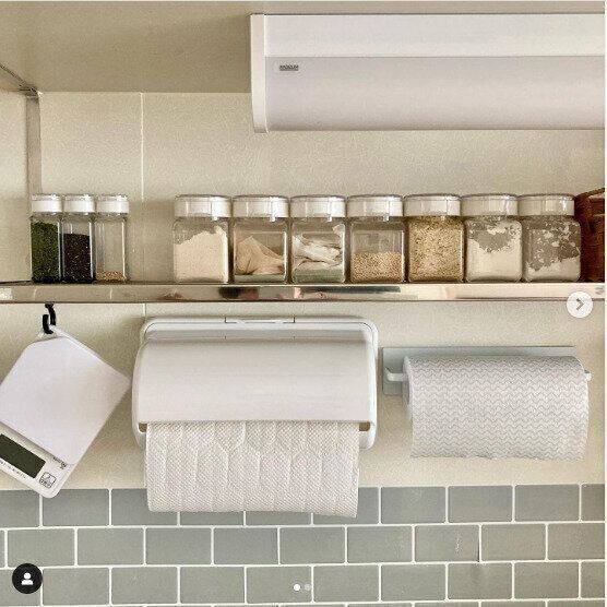 調味料の見せる収納でストック量が一目でわかる