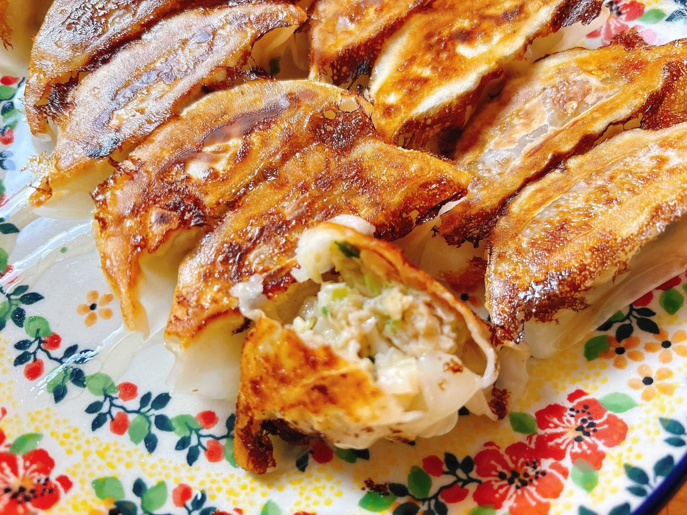 肉汁あふれる生餃子