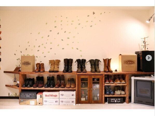 大切なブーツコレクションはお部屋のインテリアにもなる