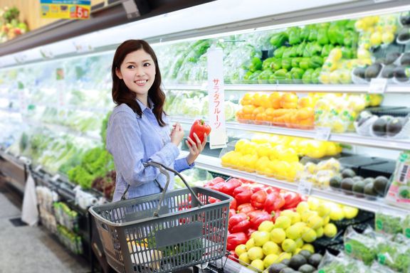 30 代の女性のスーパーで購入食料品