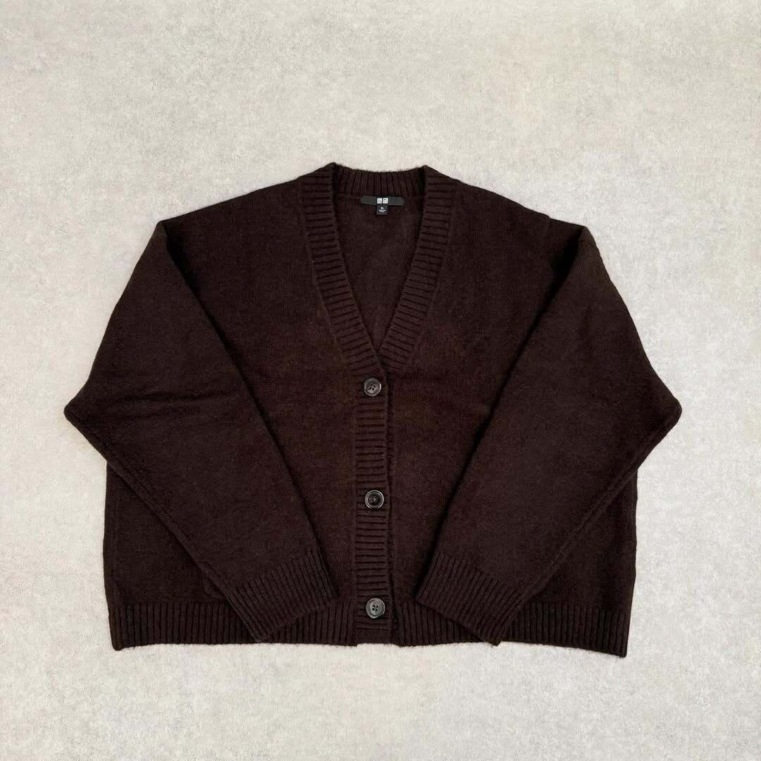 【ユニクロ】秋本番！一番長く着られるのは？定番ニットを素材別にピックアップ